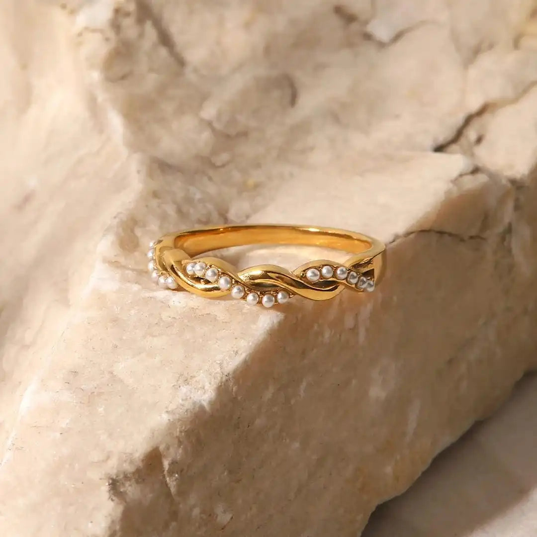 Anello Sottile Impilabile con Perle Dorate