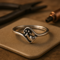 Anello Vintage in Argento Sterling con Impronta di Zampa e Cuore