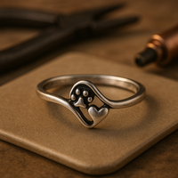 Anello Vintage in Argento Sterling con Impronta di Zampa e Cuore