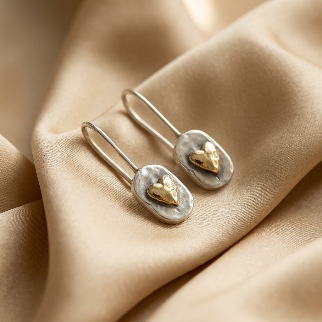 Orecchini vintage a forma di cuore con dettagli in oro