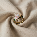 Anello Regolabile Aperto con Twist Petalo di Perla