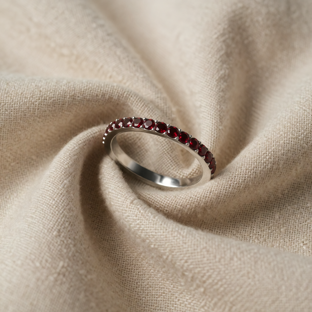 Anello in Argento con Rubino Pavé
