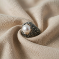 Anello a Cupola in Pietra di Luna con Filigrana Floreale