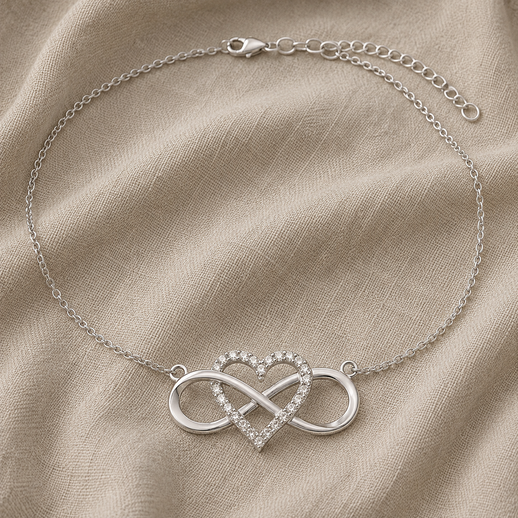 Collana in oro bianco con ciondolo a cuore infinito