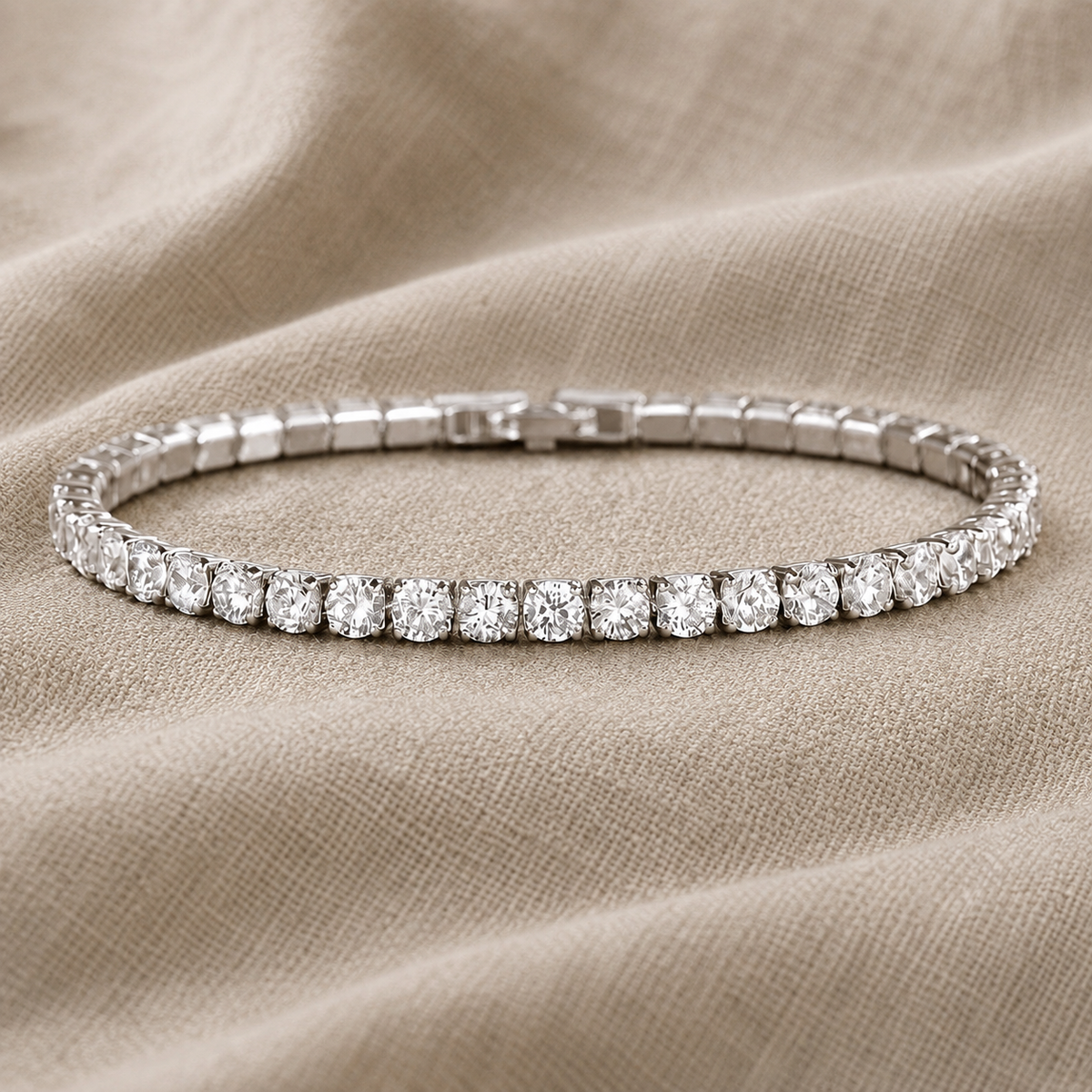 Bracciale tennis in cristallo con finitura in oro bianco