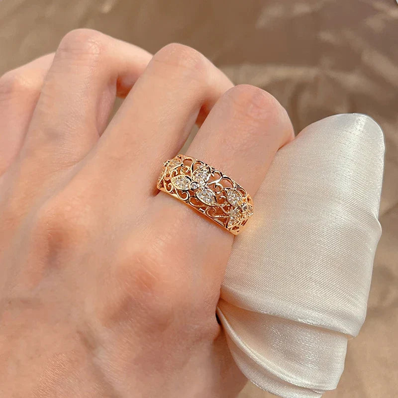 Anello con fiori in zirconia brillante