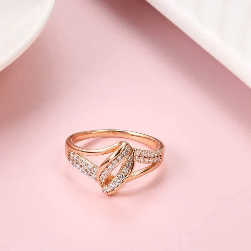 Anello in cristallo con croce placcata oro rosa