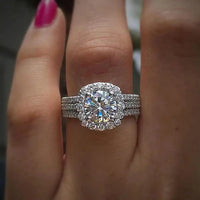 Anello Dichiarativo con Pavé a Halo a Cuscino