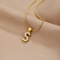 Letter Parel Charm Ketting