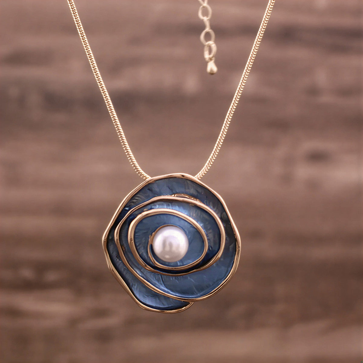 Collana di Perle Blu Eleganza