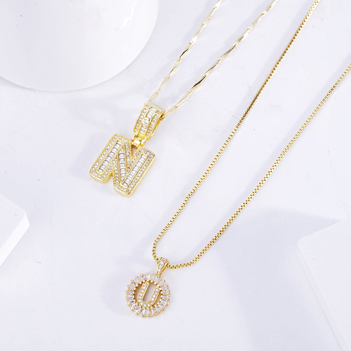 Fina™ - Collana in Oro con Lettera Iniziale Pavé