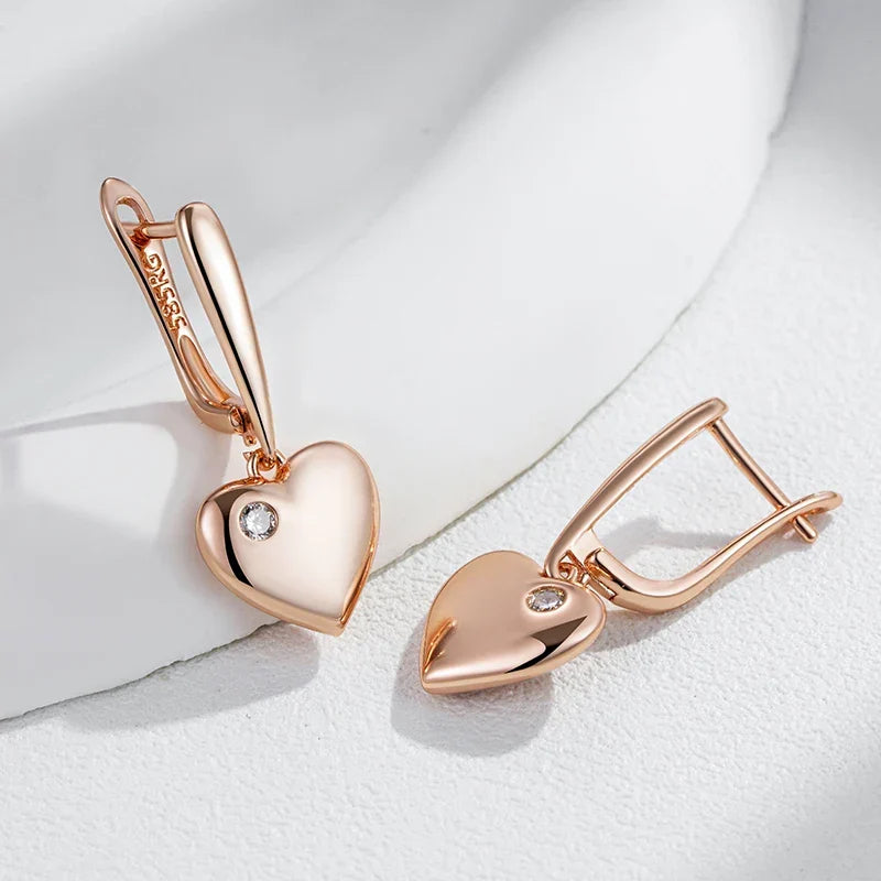 Moderne orecchini pendenti a cuore con zirconia rosa