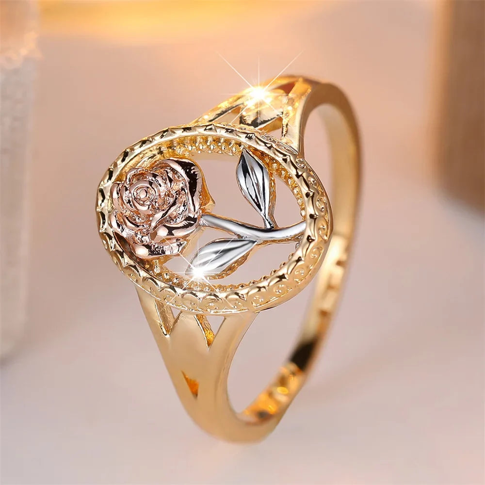Anello in oro rosa con design floreale irregolare