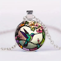 Collana con Pendente a Cupola di Vetro a Forma di Colibrì