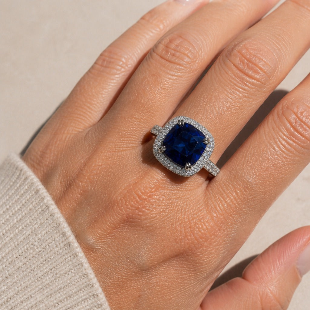 Splendente Anello in Argento con Zaffiro