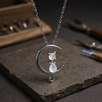 Collana a Mezzaluna con Pietra di Luna e Gatto