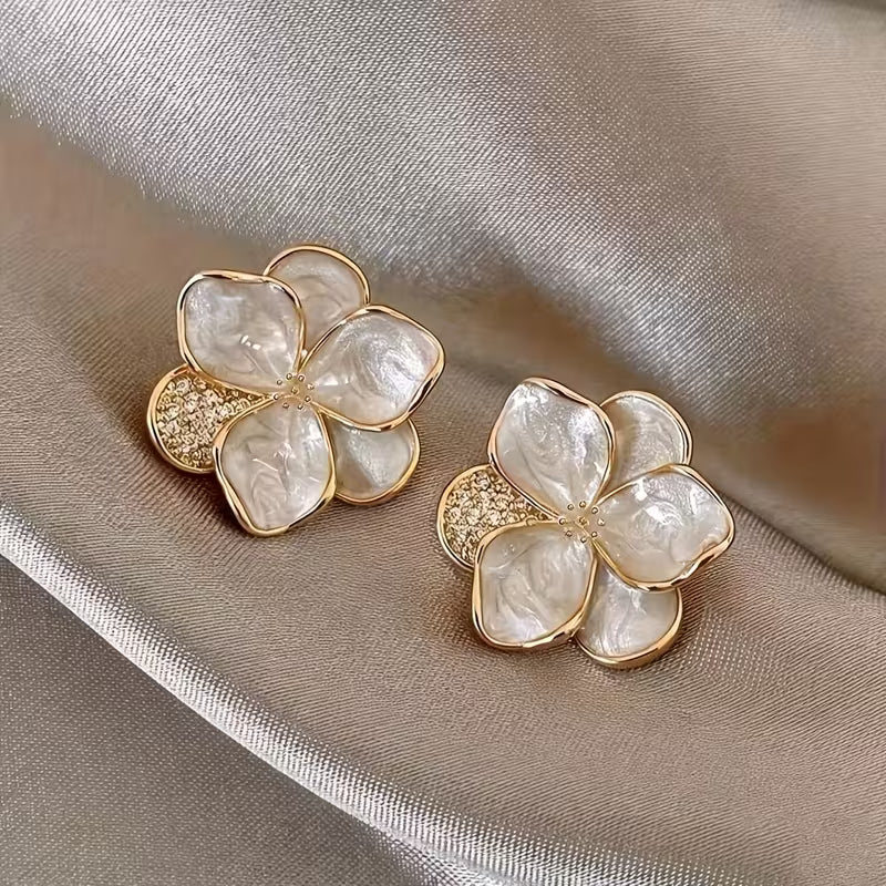 Orecchini Eleganti con Perle e Fiori