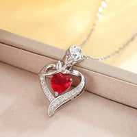 Avelina™ - Collana in argento con pendente a forma di cuore e rubino