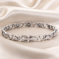 Raffinato bracciale in oro bianco con ciondolo a forma di cuore