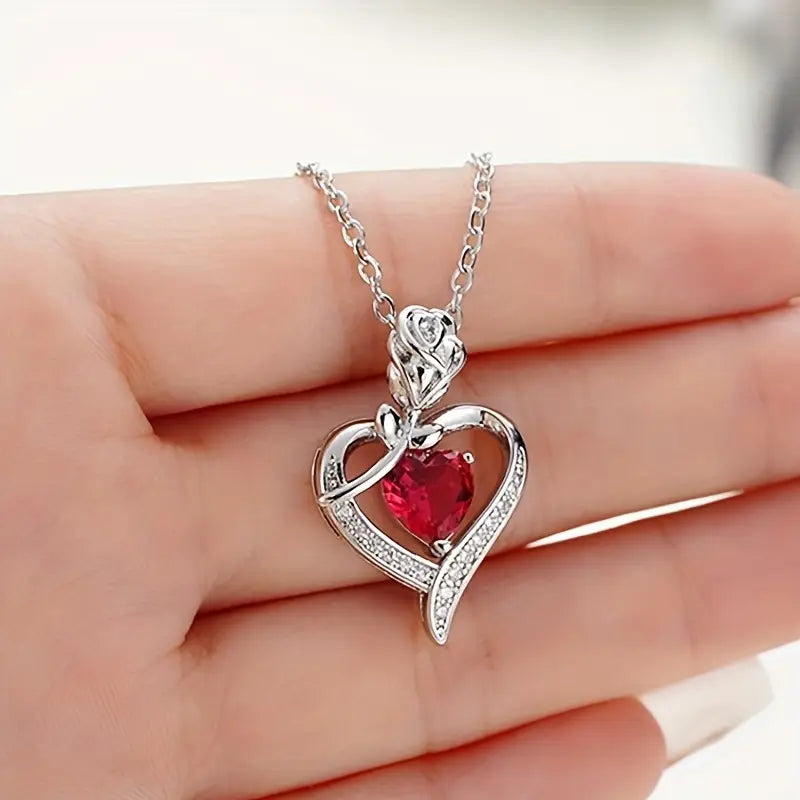 Collana con pendente a cuore in rubino argento