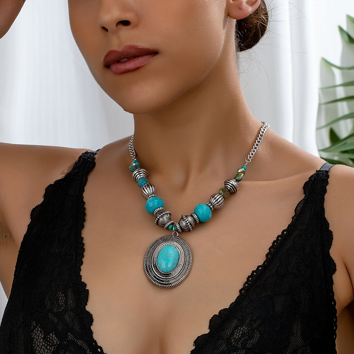 Collana Pendente Ovale in Turchese con Perline