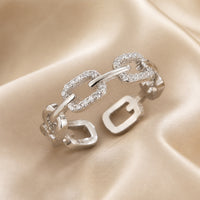 Anello in oro bianco con scintillante zirconia cubica