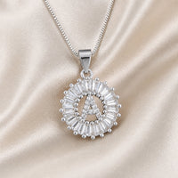 Collana in oro bianco con iniziale "Z" e zirconi