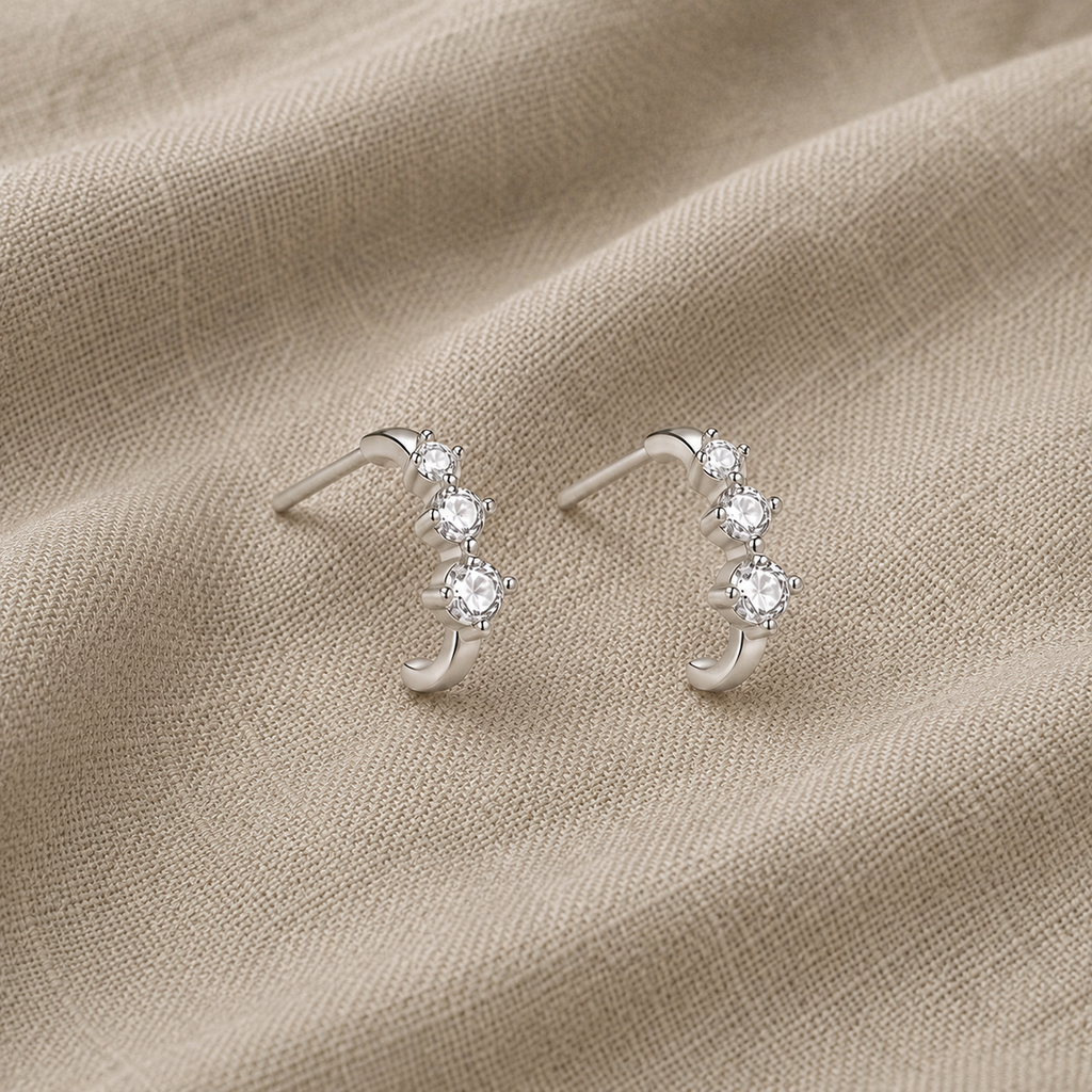 Eleganti orecchini in oro bianco con zirconi
