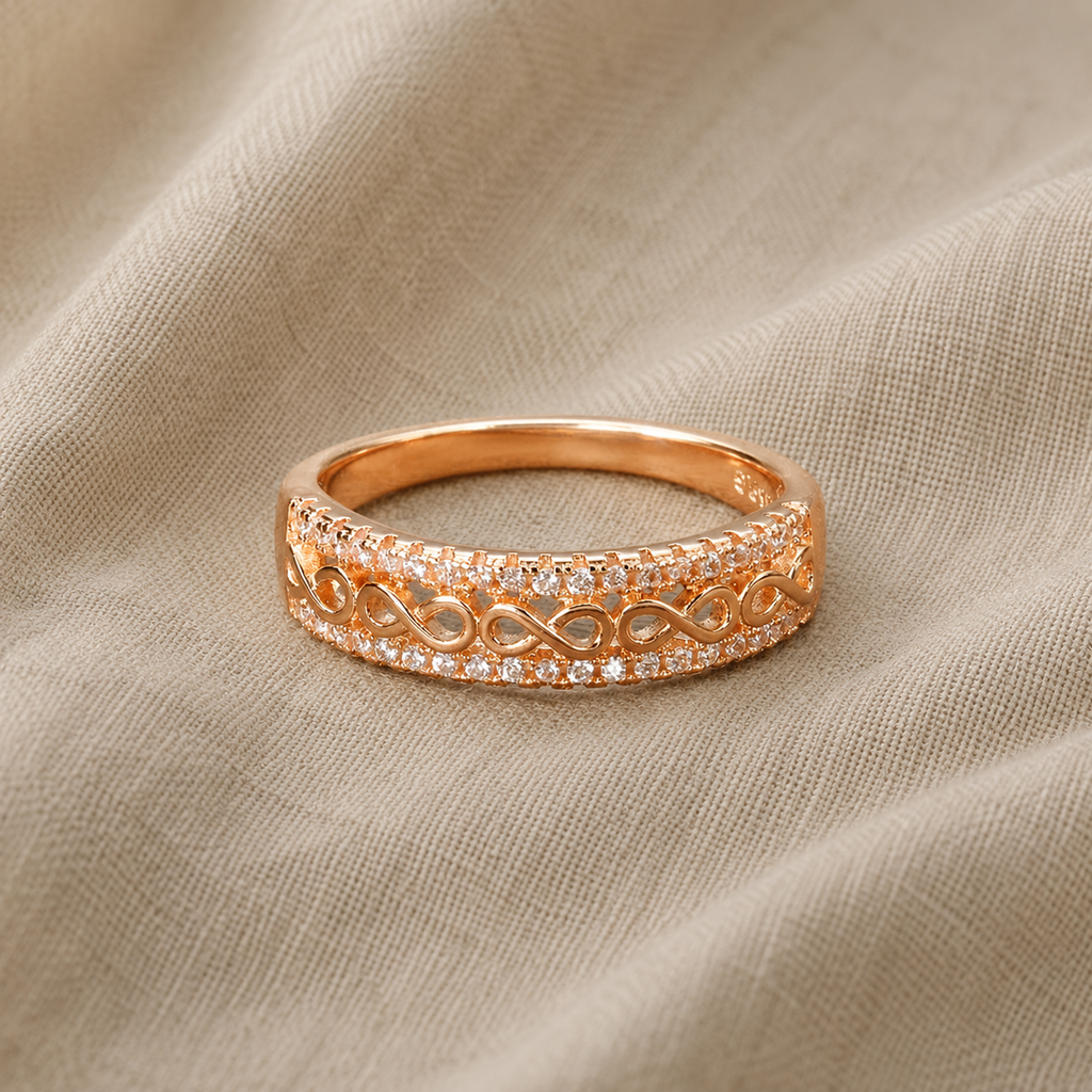 Elegante anello Infinity con zirconi