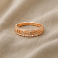 Elegante anello Infinity con zirconi