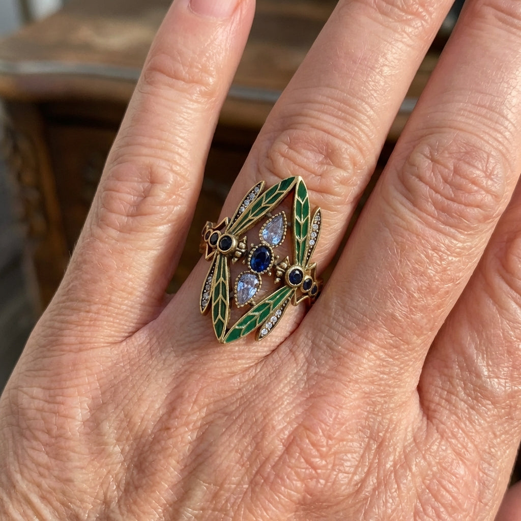 Anello in zirconia placcato oro a forma di libellula in stile Art Nouveau