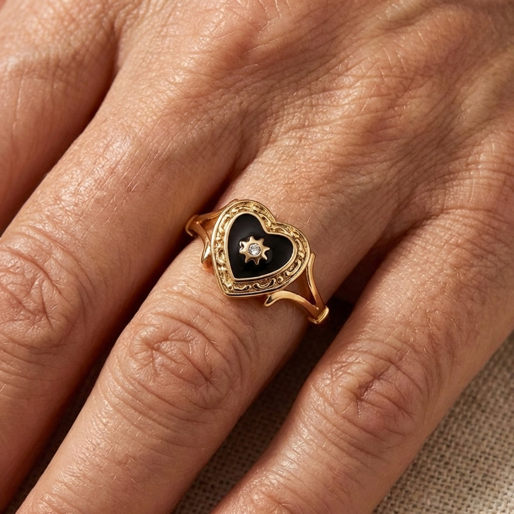 Anello Bohemien Sole Dorato e Cuore Nero in Zirconia