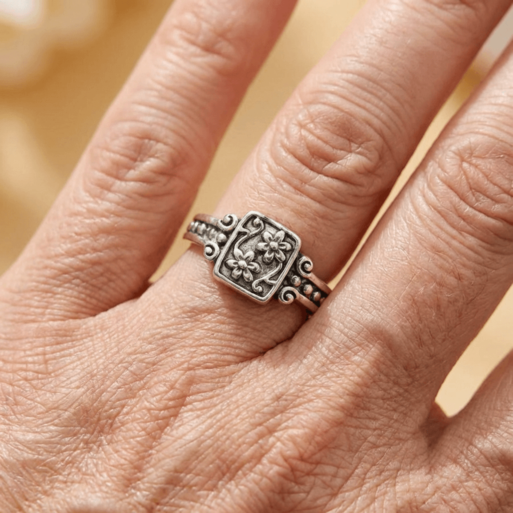 Anello Vintage Boho con Fiore Intagliato
