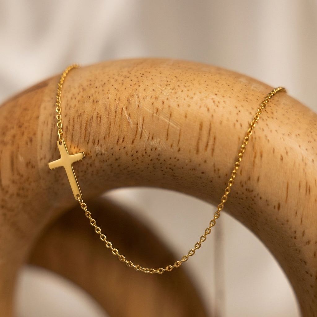 Angelique™ - Collana con Croce e Design Inclinato