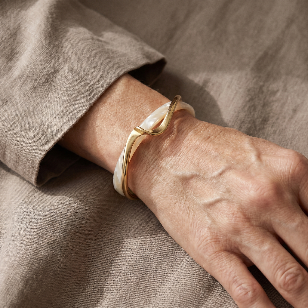Bracciale Elegante in Oro con Opale Bianco