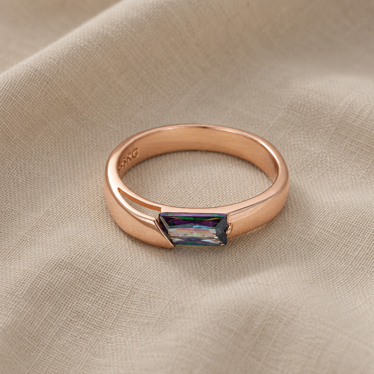 Anello Quadrato in Zircone Colorato Caldo