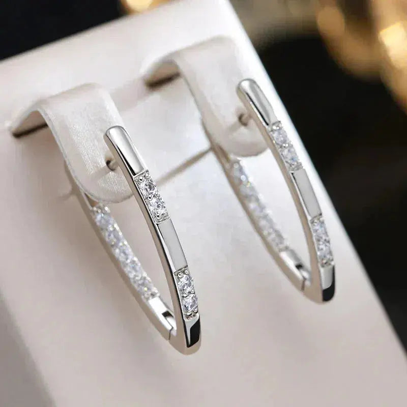Orecchini raffinati con gemme di zirconio
