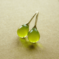 Orecchini pendenti vintage con cristalli verde oliva