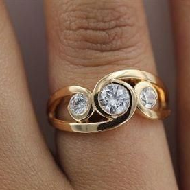 Anello d'Oro Spirale Incastonato di Zirconia Vintage Boho