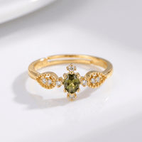 Rovia™ - Anello regolabile in oro con cristallo verde