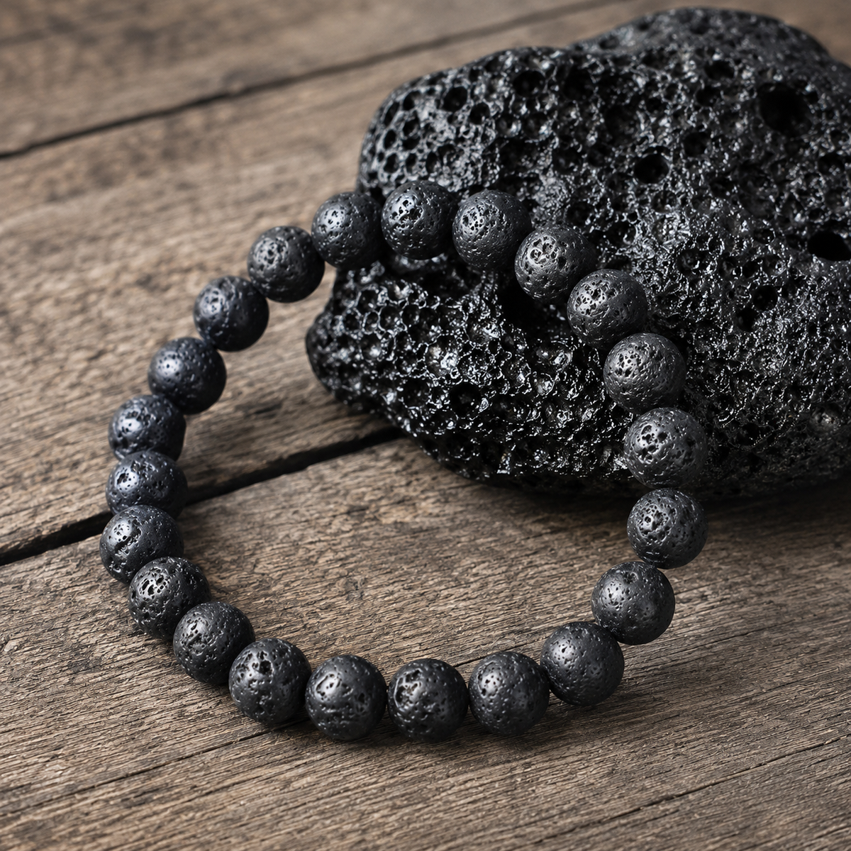 Bracciale in Pietra Lavica per Radicamento, Forza e Calma