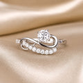Anello Infinite Wave in moissanite e oro bianco