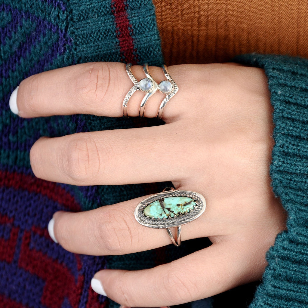 Anello in Argento con Pietra Luna Arcobaleno a Triplo Chevron Bohemien