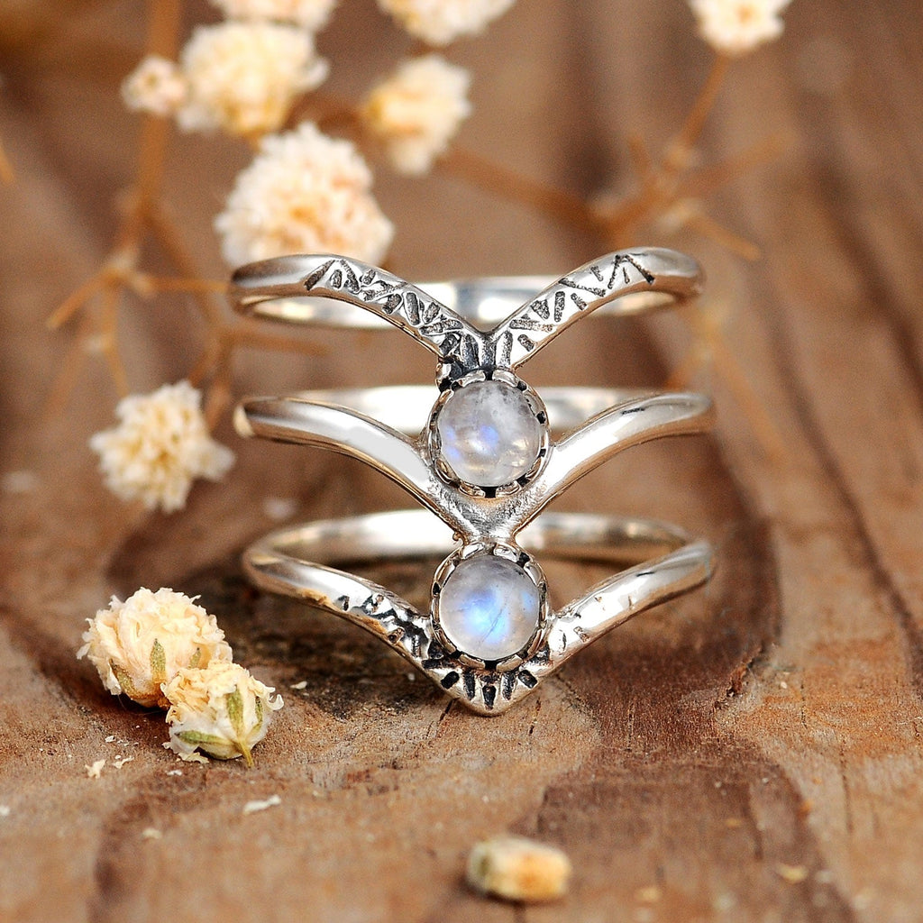 Anello in Argento con Pietra Luna Arcobaleno a Triplo Chevron Bohemien