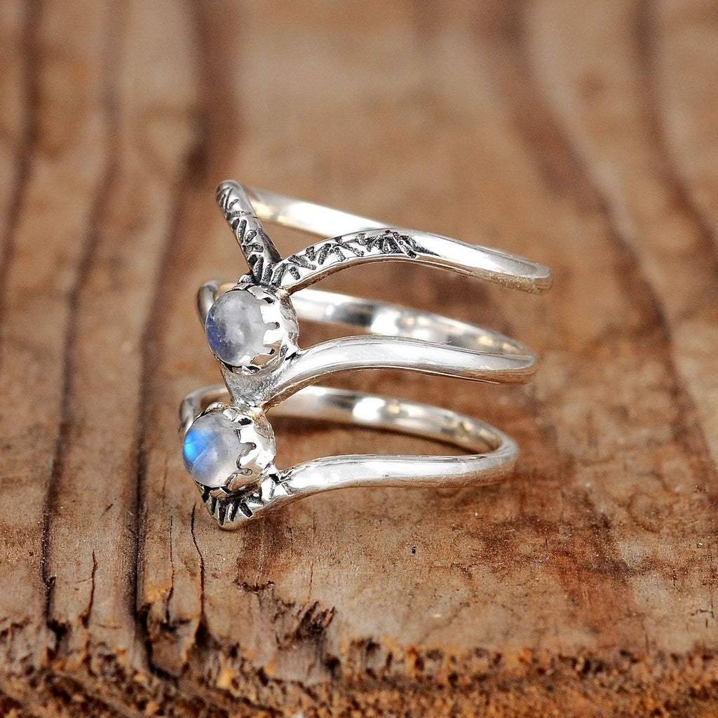Anello in Argento con Pietra Luna Arcobaleno a Triplo Chevron Bohemien