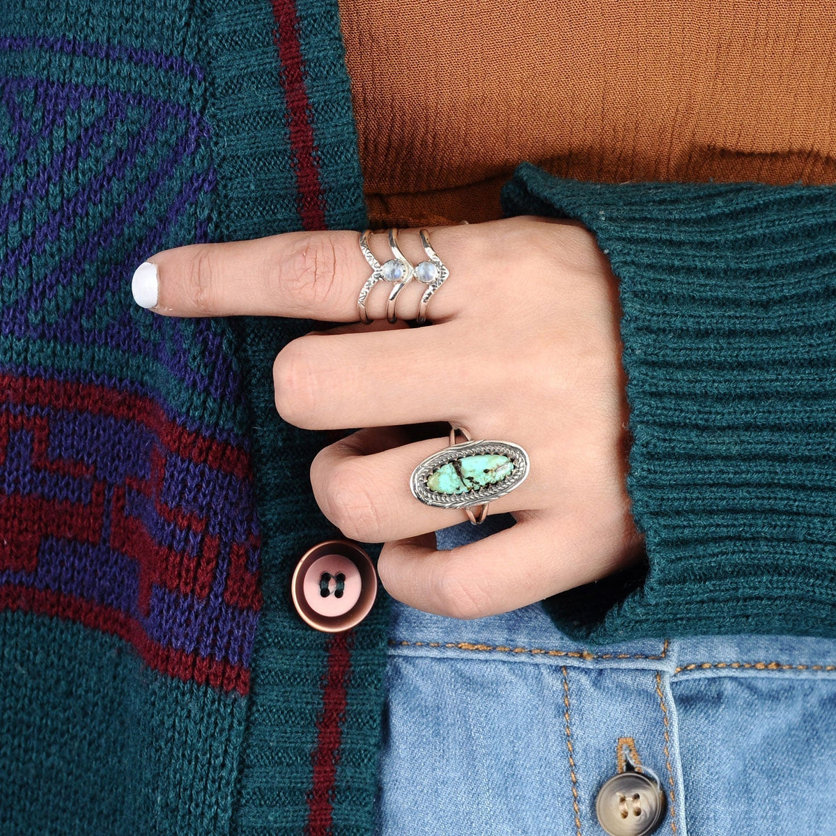 Anello in Argento con Pietra Luna Arcobaleno a Triplo Chevron Bohemien