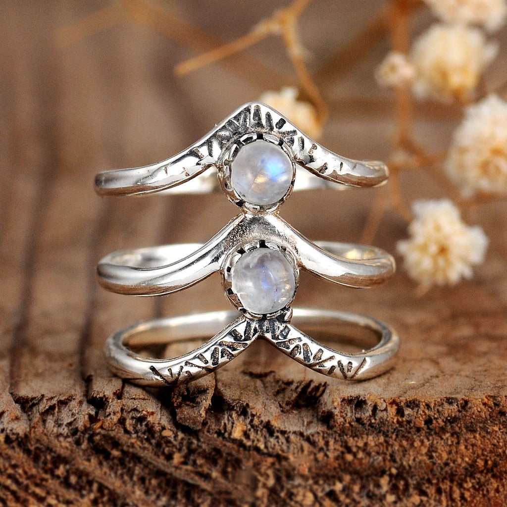 Anello in Argento con Pietra Luna Arcobaleno a Triplo Chevron Bohemien